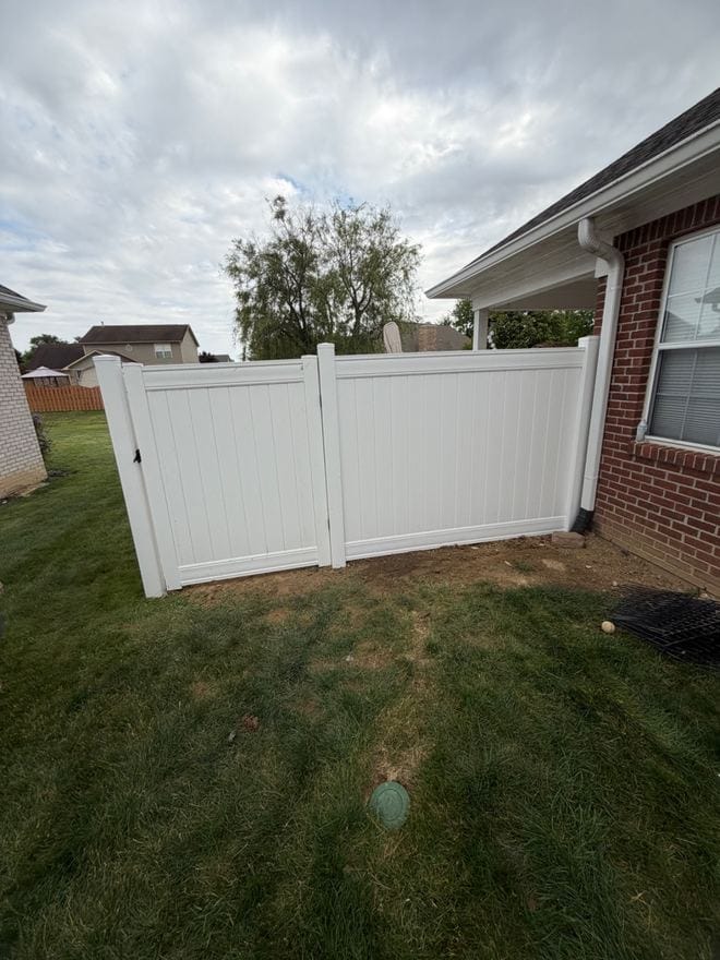 White vinyl privacy fence